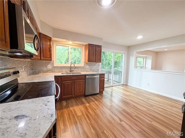 207 Renaldo Drive, Chesterfield, MO 63017