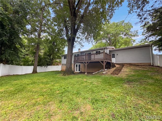 207 Renaldo Drive, Chesterfield, MO 63017