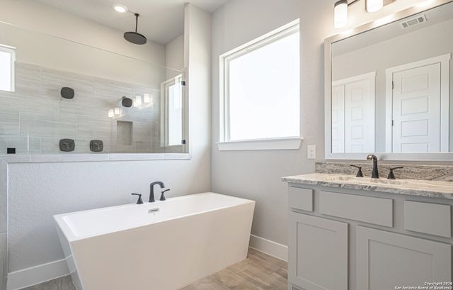 302 Venado Oaks, Castroville, TX 78009