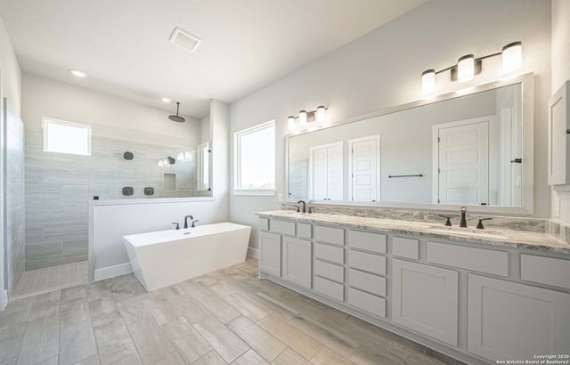 302 Venado Oaks, Castroville, TX 78009