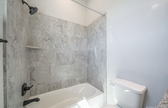 302 Venado Oaks, Castroville, TX 78009