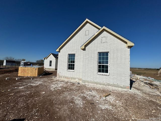 302 Venado Oaks, Castroville, TX 78009