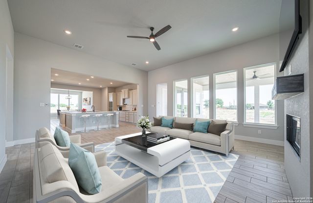 302 Venado Oaks, Castroville, TX 78009