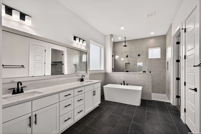 302 Venado Oaks, Castroville, TX 78009