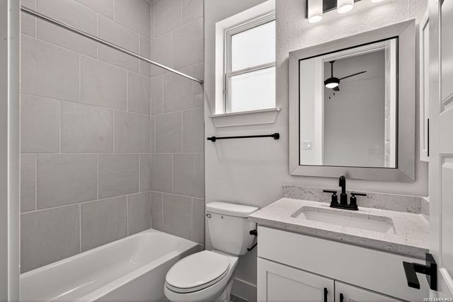 302 Venado Oaks, Castroville, TX 78009