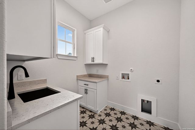302 Venado Oaks, Castroville, TX 78009