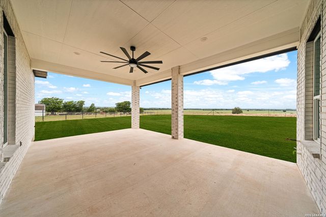 302 Venado Oaks, Castroville, TX 78009