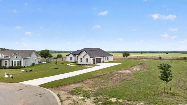 302 Venado Oaks, Castroville, TX 78009