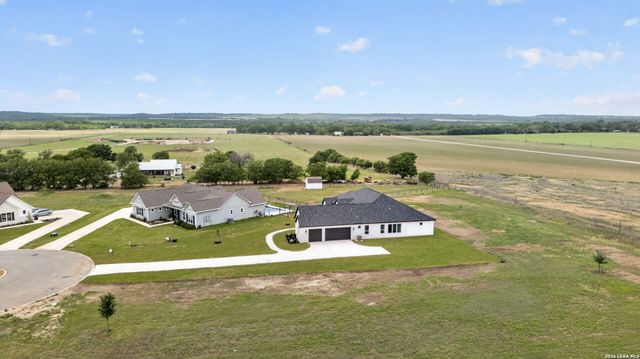 302 Venado Oaks, Castroville, TX 78009