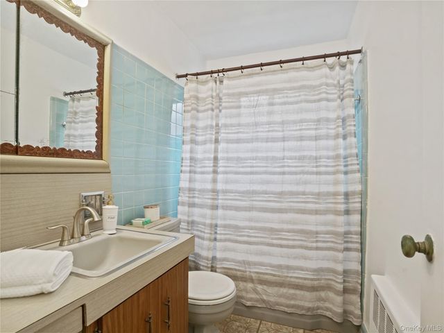 6 DeHaven Drive 1E, Yonkers, NY 10703