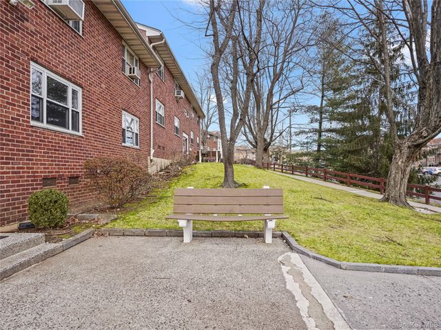 6 DeHaven Drive 1E, Yonkers, NY 10703