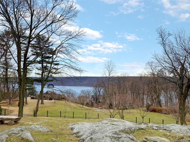 6 DeHaven Drive 1E, Yonkers, NY 10703