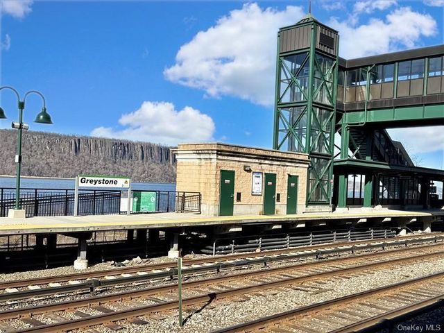 6 DeHaven Drive 1E, Yonkers, NY 10703