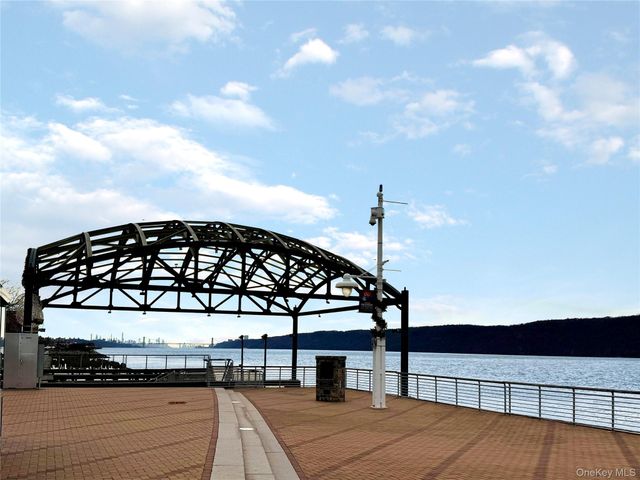 6 DeHaven Drive 1E, Yonkers, NY 10703