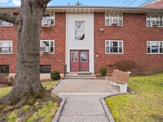 6 DeHaven Drive 1E, Yonkers, NY 10703