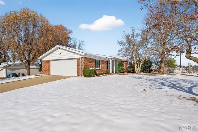 3701 Harmann Estates Drive, Bridgeton, MO 63044
