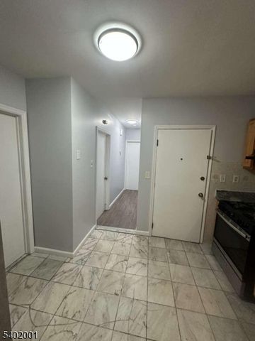 360 New St 3, Newark City, NJ 07103