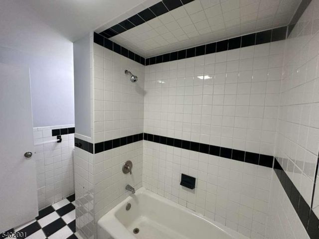 360 New St 3, Newark City, NJ 07103