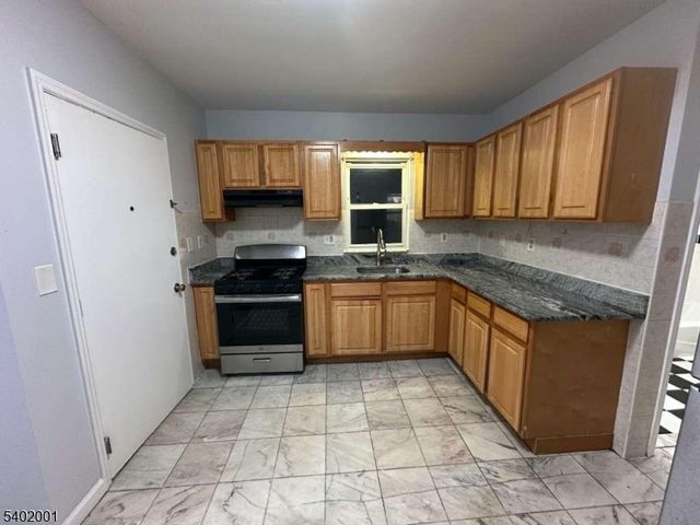 360 New St 3, Newark City, NJ 07103