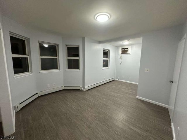 360 New St 3, Newark City, NJ 07103