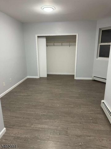 360 New St 3, Newark City, NJ 07103