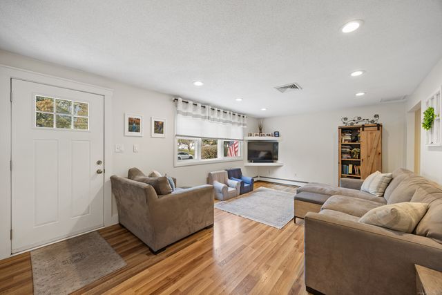 140 Edgewood Circle, Southington, CT 06489