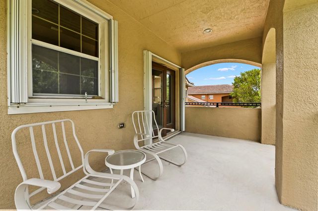 458 Cresta Circle, West Palm Beach, FL 33413