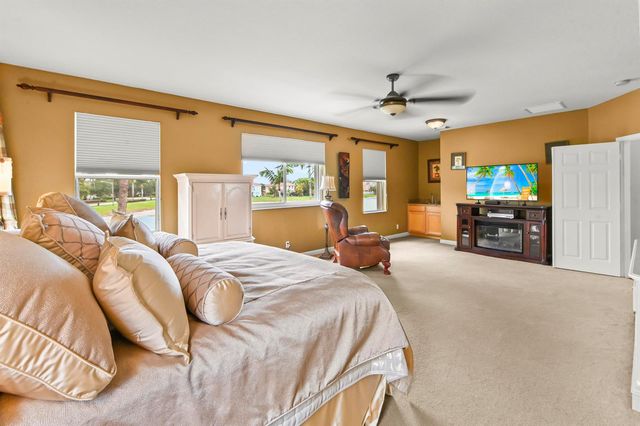 458 Cresta Circle, West Palm Beach, FL 33413