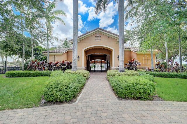 458 Cresta Circle, West Palm Beach, FL 33413