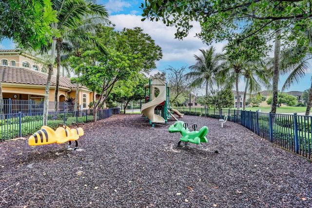 458 Cresta Circle, West Palm Beach, FL 33413