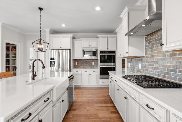 7065 Fiddlers Glen Dr, Arrington, TN 37014