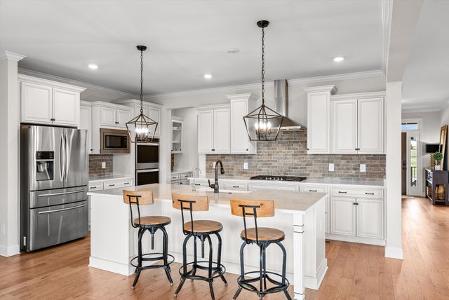 7065 Fiddlers Glen Dr, Arrington, TN 37014