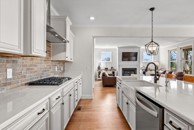 7065 Fiddlers Glen Dr, Arrington, TN 37014