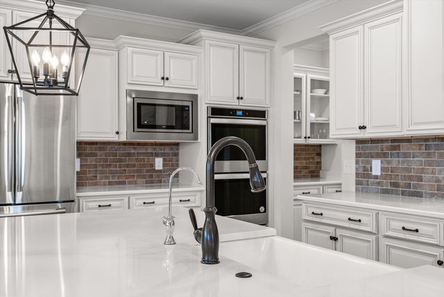 7065 Fiddlers Glen Dr, Arrington, TN 37014