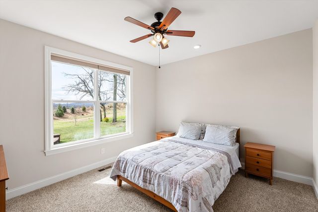 7065 Fiddlers Glen Dr, Arrington, TN 37014