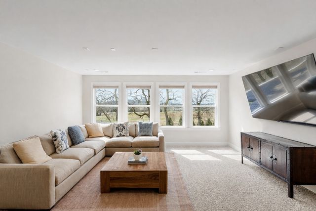 7065 Fiddlers Glen Dr, Arrington, TN 37014