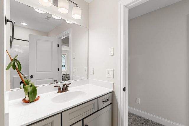 7065 Fiddlers Glen Dr, Arrington, TN 37014