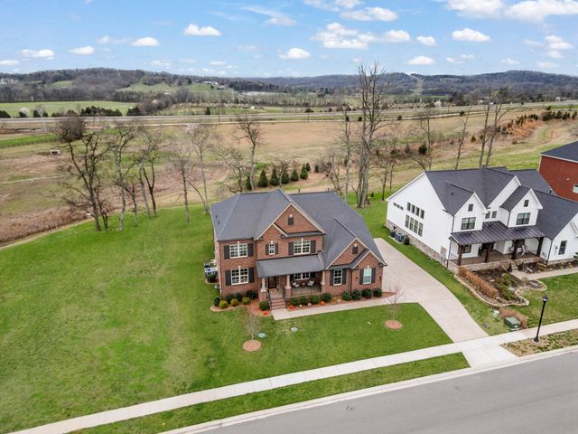 7065 Fiddlers Glen Dr, Arrington, TN 37014