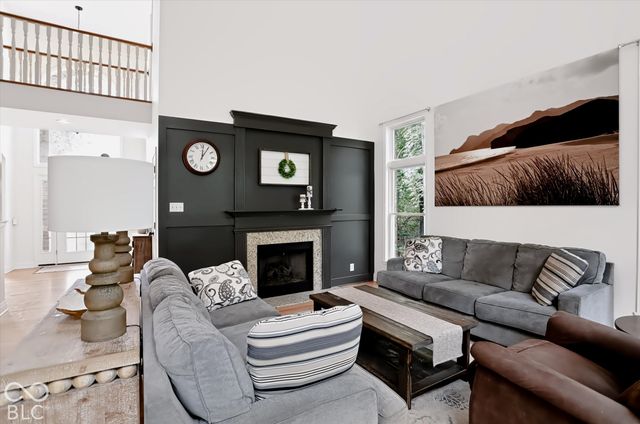 1040 Sullivans Ridge, Zionsville, IN 46077