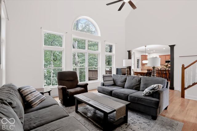 1040 Sullivans Ridge, Zionsville, IN 46077