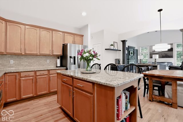 1040 Sullivans Ridge, Zionsville, IN 46077