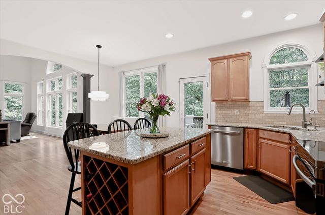 1040 Sullivans Ridge, Zionsville, IN 46077