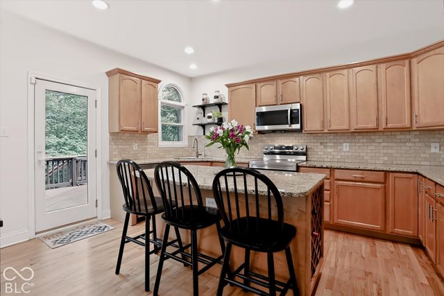 1040 Sullivans Ridge, Zionsville, IN 46077
