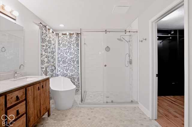 1040 Sullivans Ridge, Zionsville, IN 46077