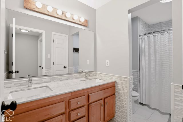 1040 Sullivans Ridge, Zionsville, IN 46077