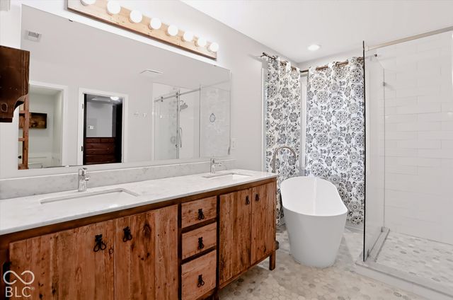 1040 Sullivans Ridge, Zionsville, IN 46077