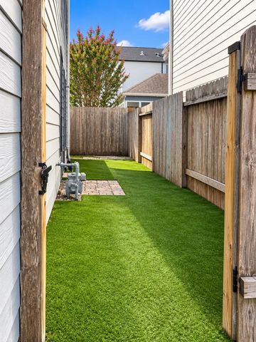1154 W 10th Street, Houston, TX 77008