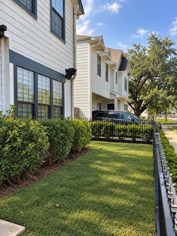 1154 W 10th Street, Houston, TX 77008