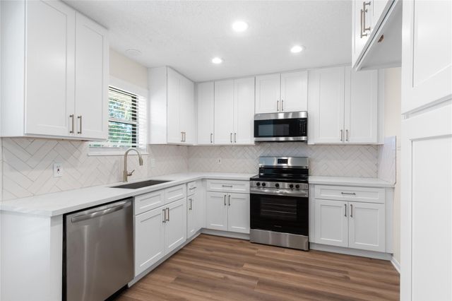 907 Avenue B, Sweeny, TX 77480