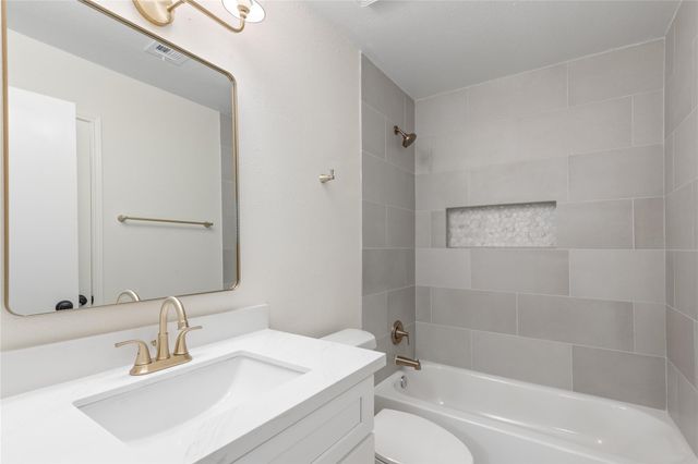 907 Avenue B, Sweeny, TX 77480